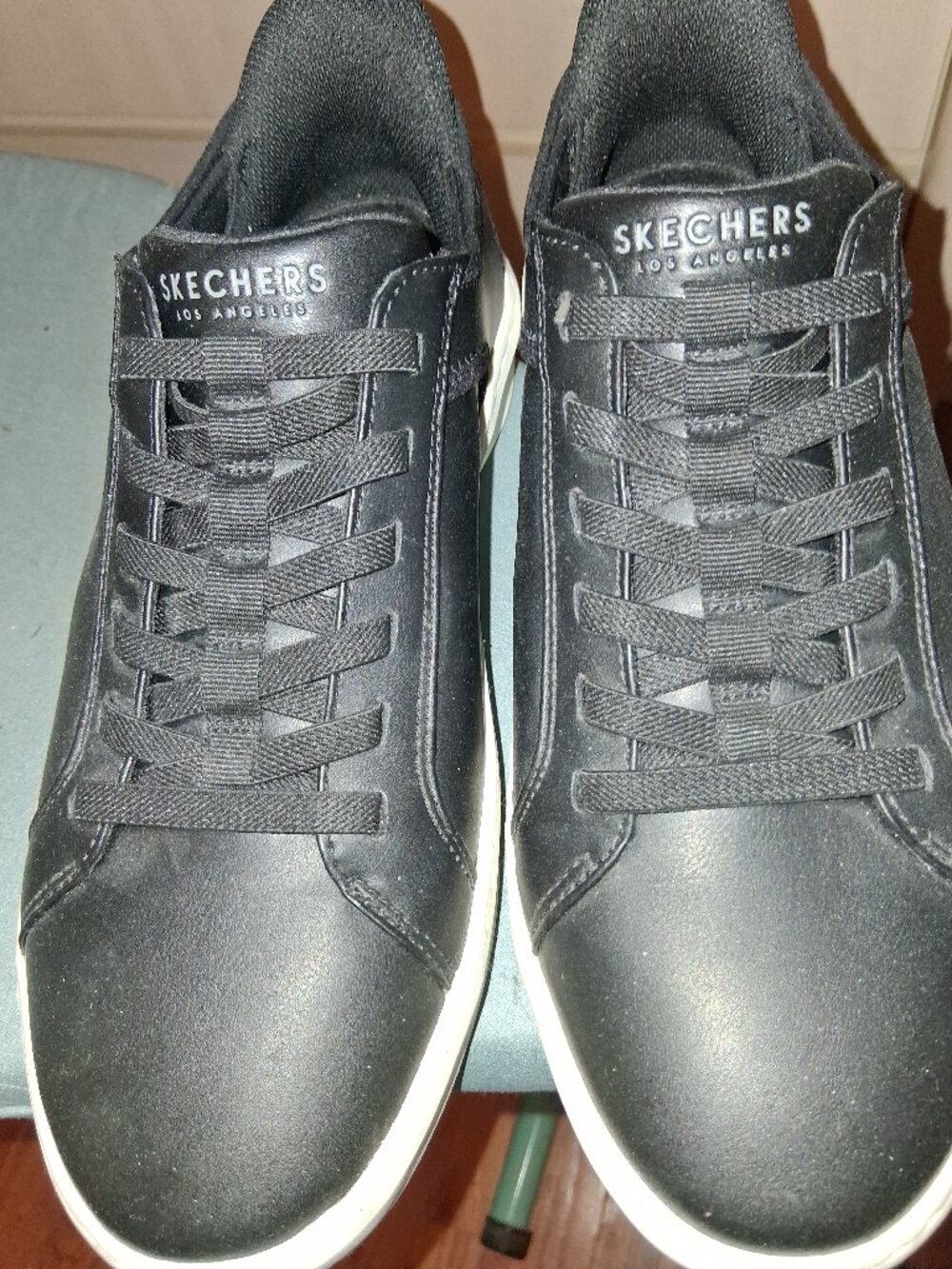 Sketchers dress sneskers